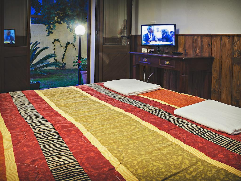 Bed And Breakfast Ichnos Cala Gonone Habitación foto