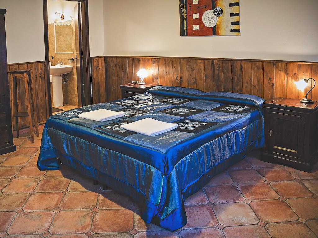 Bed And Breakfast Ichnos Cala Gonone Habitación foto