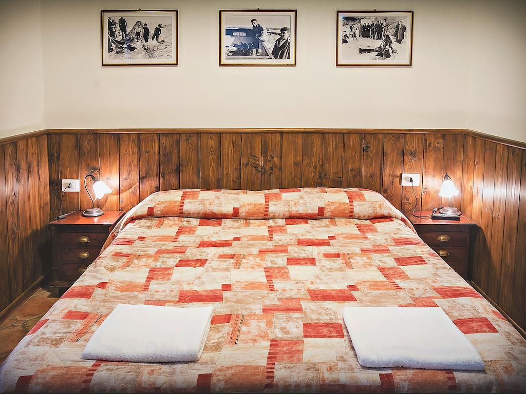 Bed And Breakfast Ichnos Cala Gonone Habitación foto