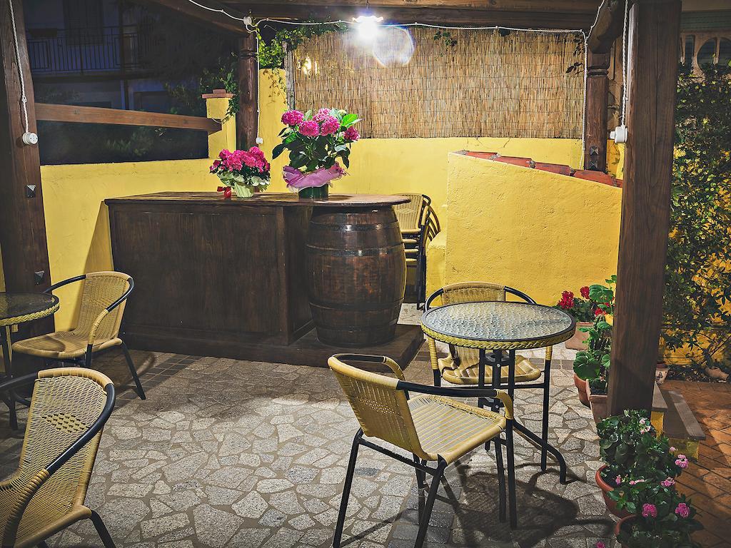 Bed And Breakfast Ichnos Cala Gonone Exterior foto
