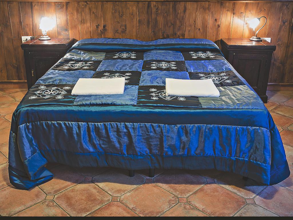 Bed And Breakfast Ichnos Cala Gonone Habitación foto