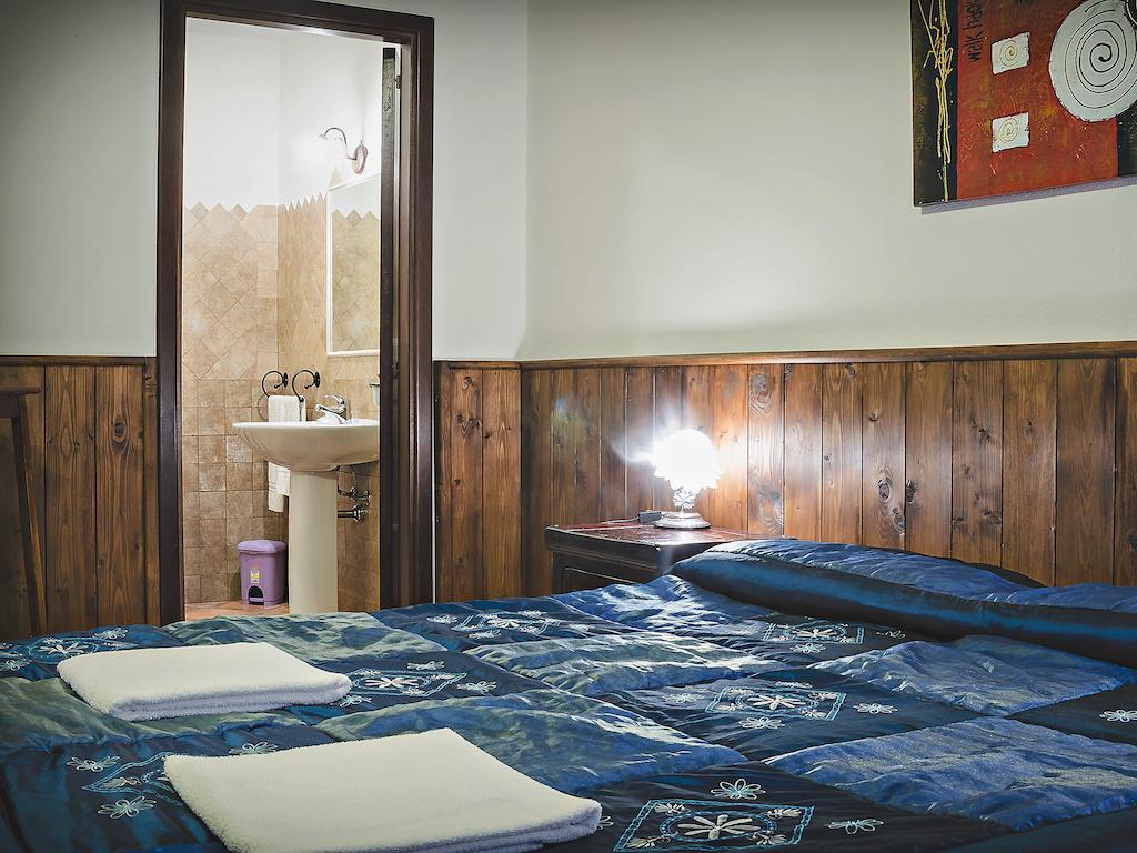 Bed And Breakfast Ichnos Cala Gonone Habitación foto