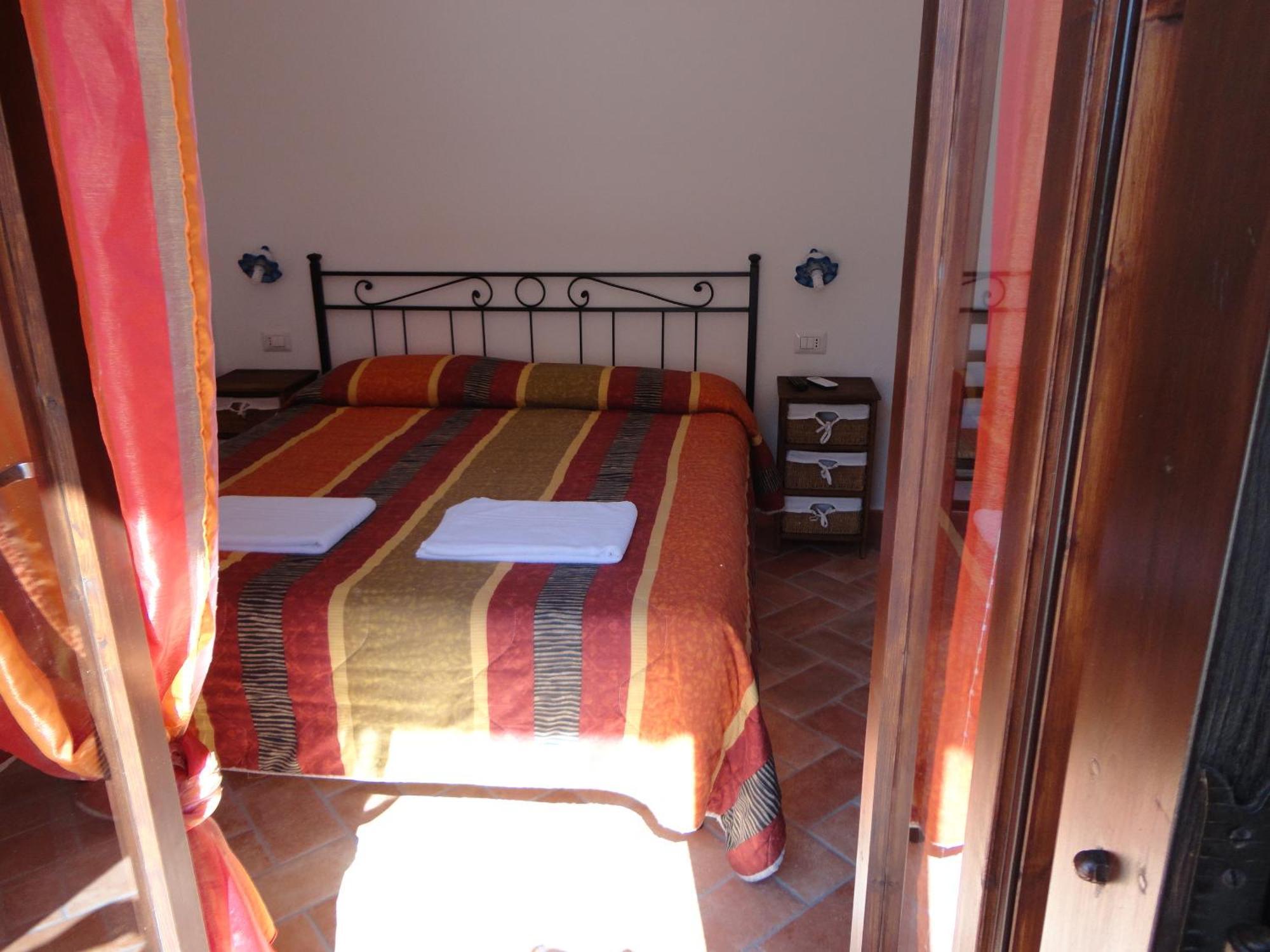 Bed And Breakfast Ichnos Cala Gonone Exterior foto